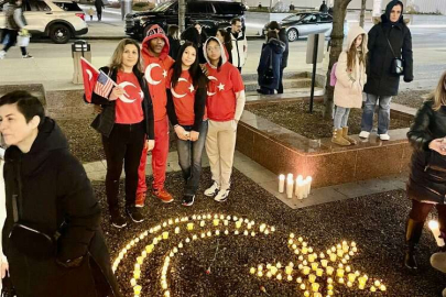 Chicago'da depremzedeler anısına ay-yıldız anma