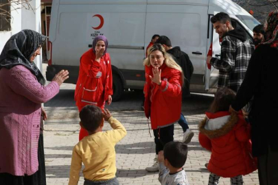 Kızılay afet bölgelerinde çocuk dostu alanlar kuruyor