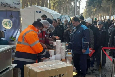 İzmit Aşevi'nden depremzedelere yemek ikramı