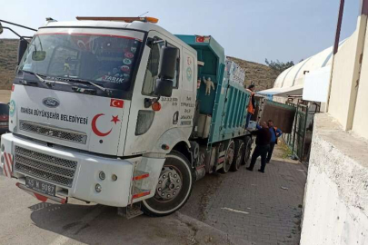 Manisa'nın gıda kamyonu Hatay'a ulaştı