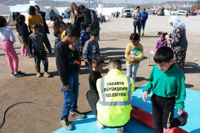 Sakarya depremzede çocuklarının yüzünde tebessüm oldu