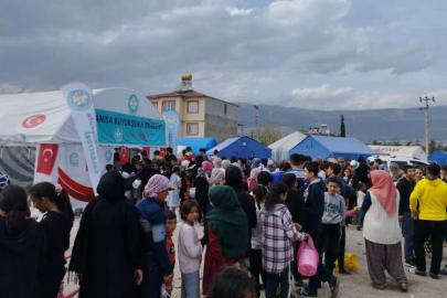 Manisa afet bölgesinde vatandaşların yanında