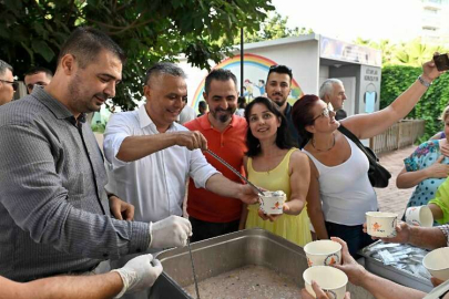 Muratpaşa'da aşure ikramı